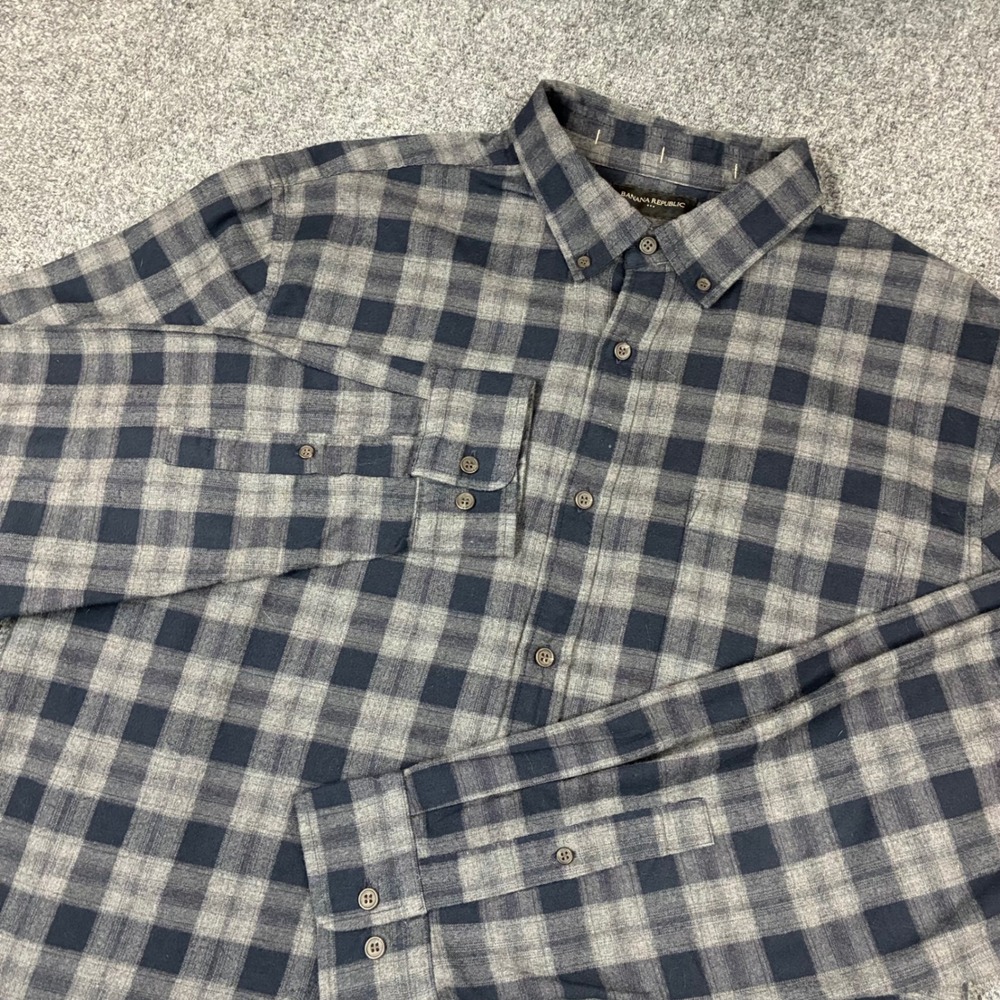 Banana Republic Mens XL Untucked Fit Grey Navy Buffalo Check Flannel Shirt